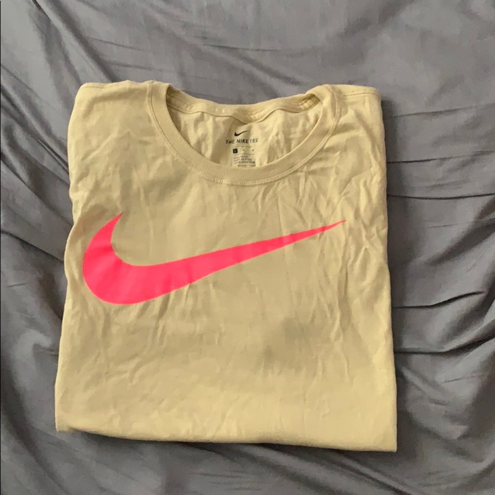 Nike athletic cut tee shirt (new) with tag